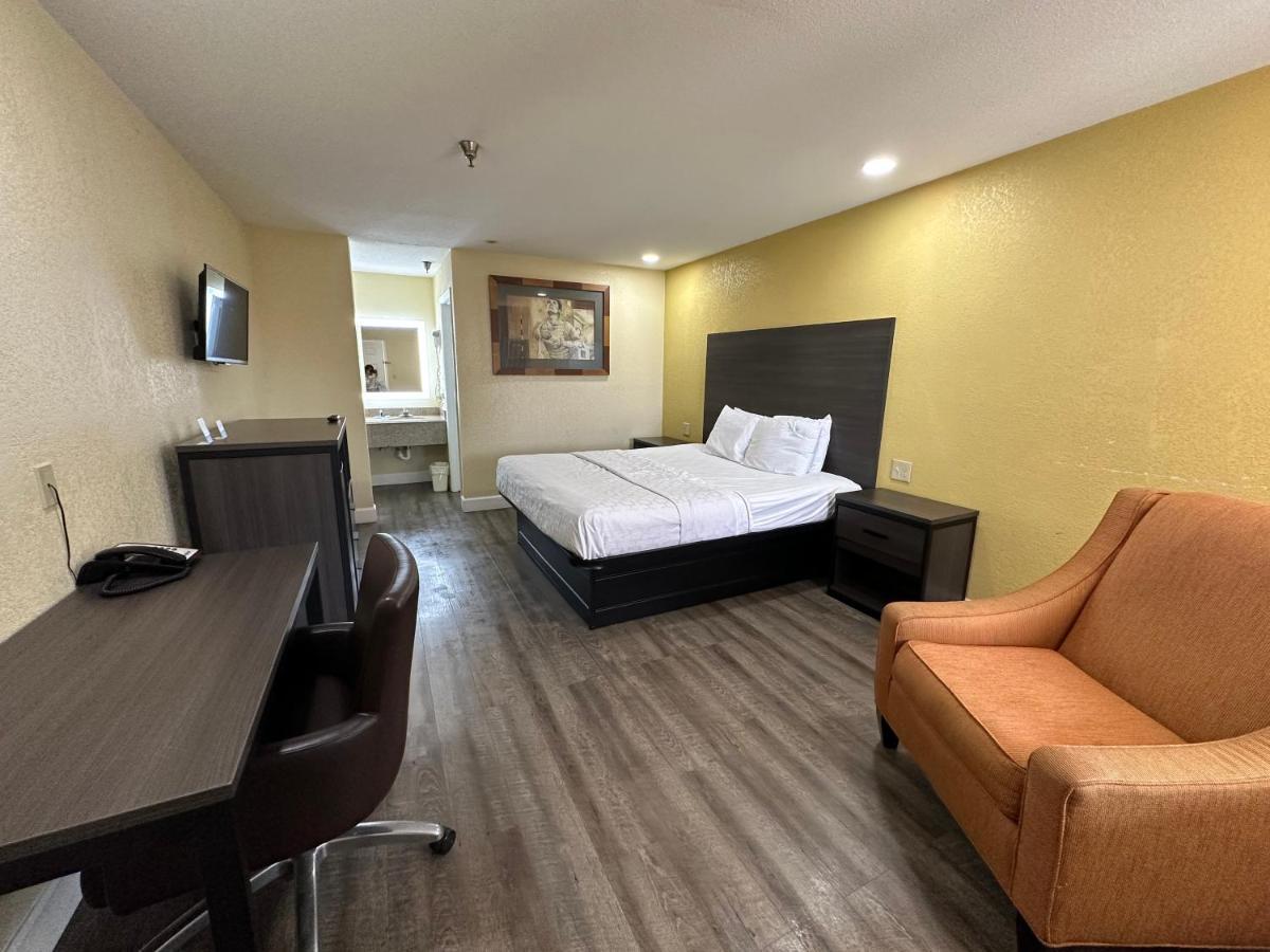 Rodeway Inn & Suites Hwy 290 Nw Houston Eksteriør billede